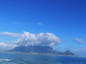 Oceanview Apartment -- Stunning view of Table Mountain & Atlantic Ocean
